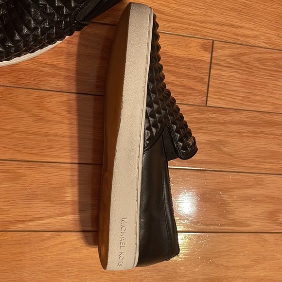Michael Kors black leather slip on 8.5 M - Picture 4 of 5